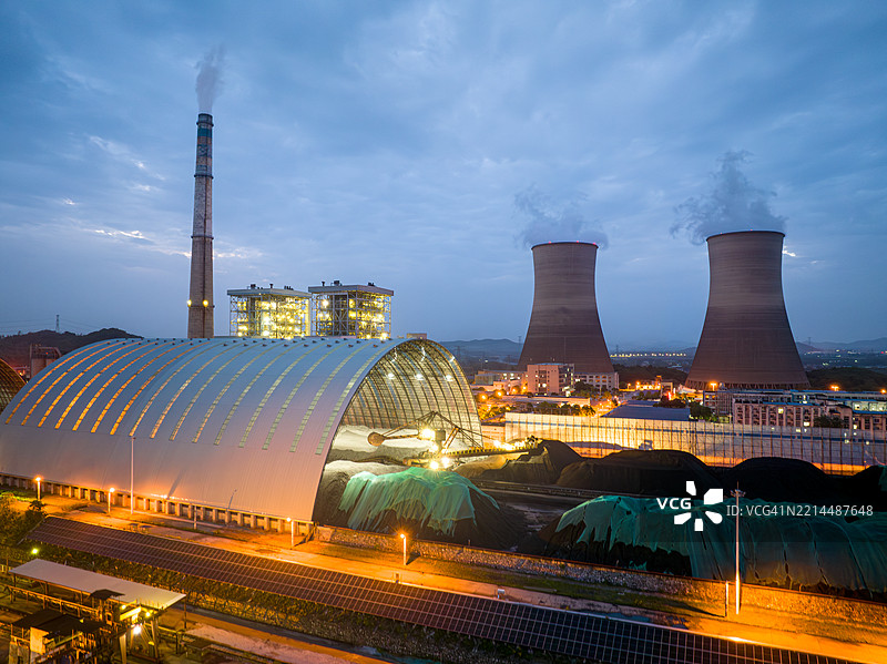火力发电厂夜景，冷却塔图片素材