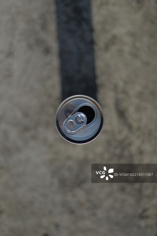 打开的饮料罐包装图片素材