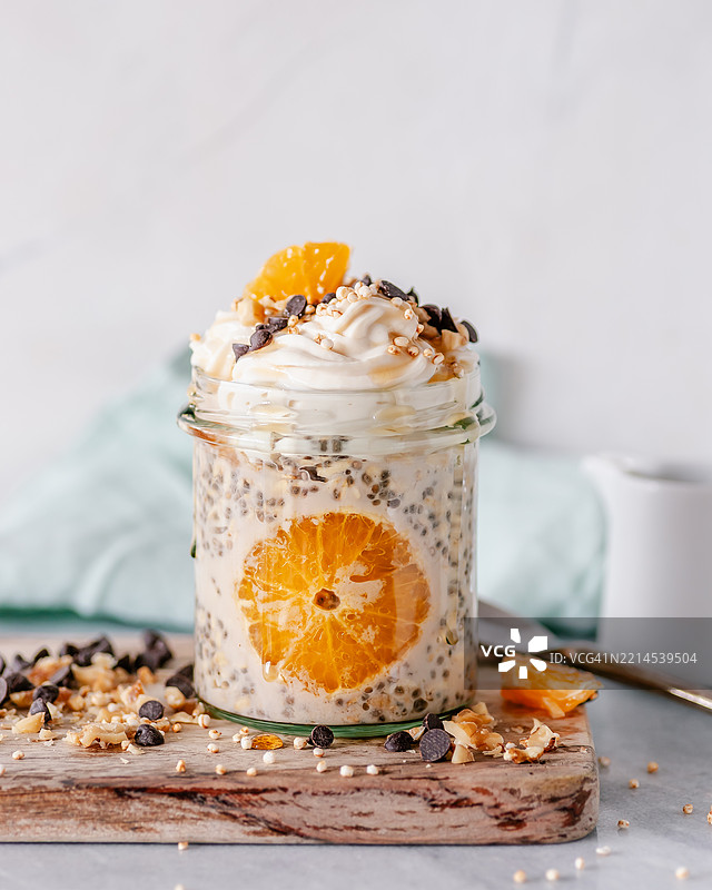 橙子奶油过夜奇亚籽燕麦图片素材