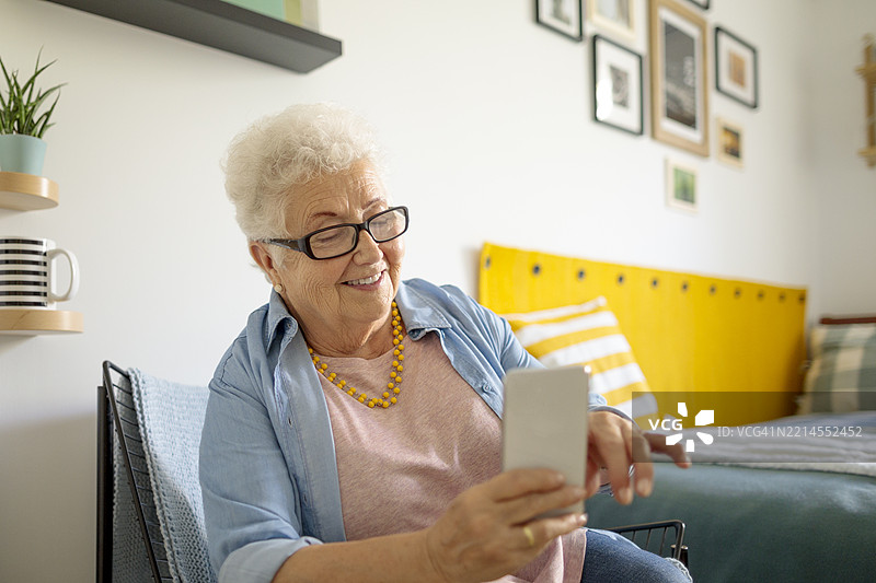 家中的老年女性图片素材