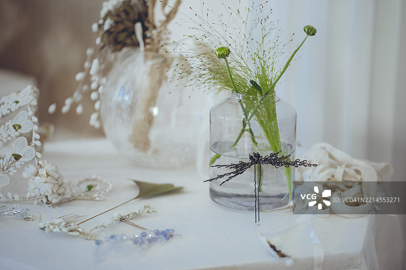 时装设计师在她的展厅里图片素材