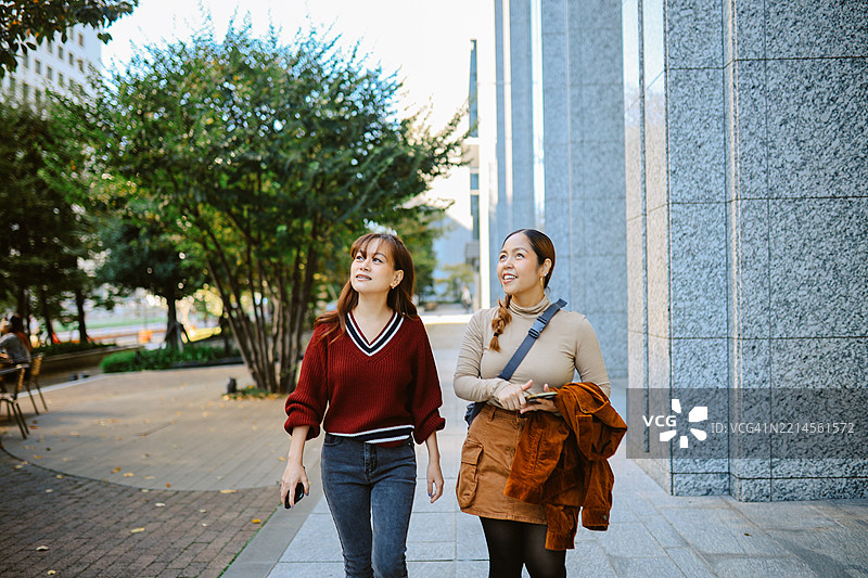 在日本东京的女性朋友们图片素材