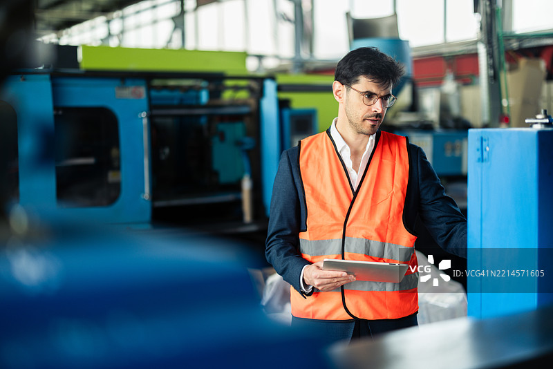 PVC工厂的工程师肖像图片素材