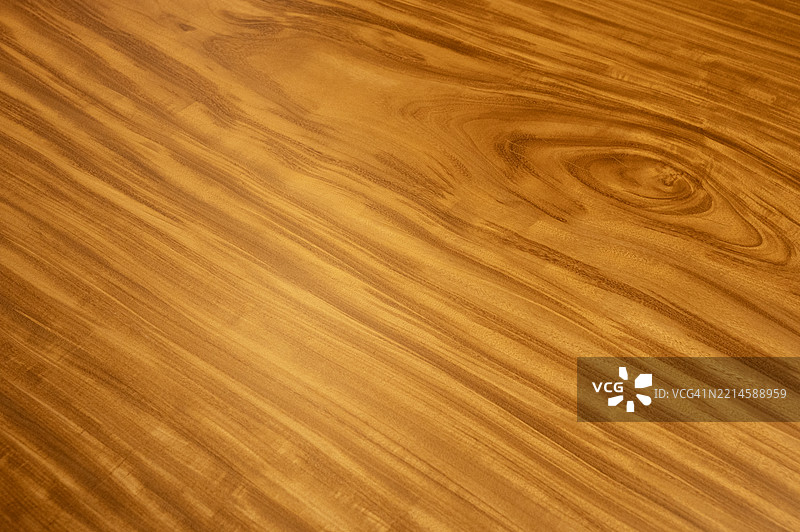 带有光滑纹理的木质表面。木材呈棕色。图片素材
