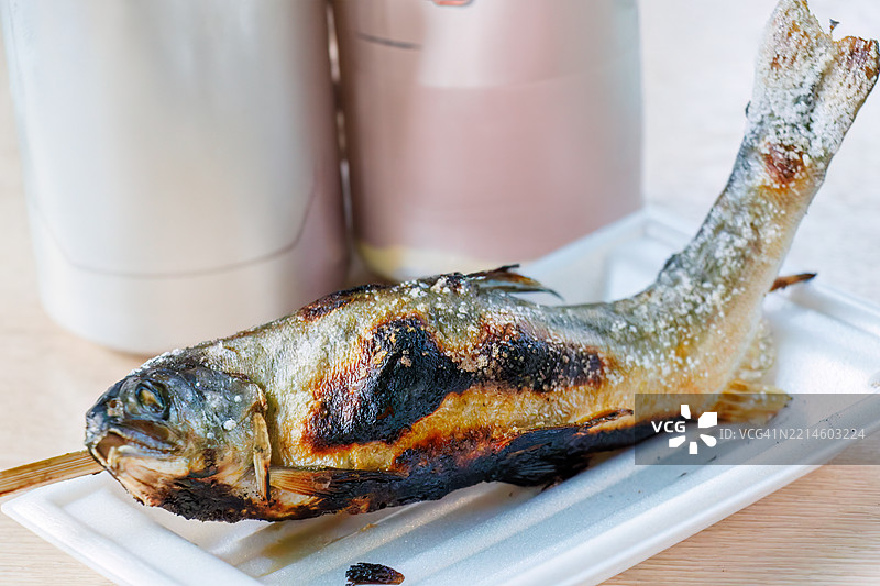 烤香鱼（甜鱼）和红烧牛腱图片素材