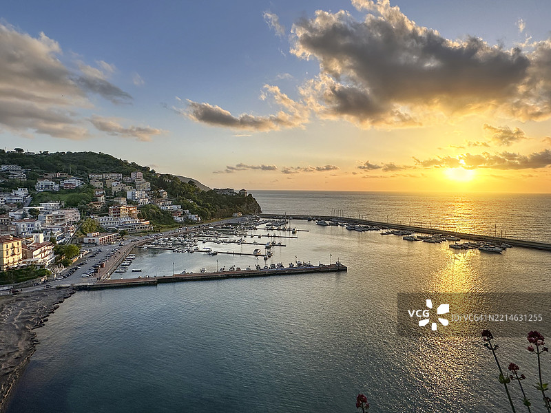 意大利萨勒诺的阿格罗波利日落航拍景观图片素材