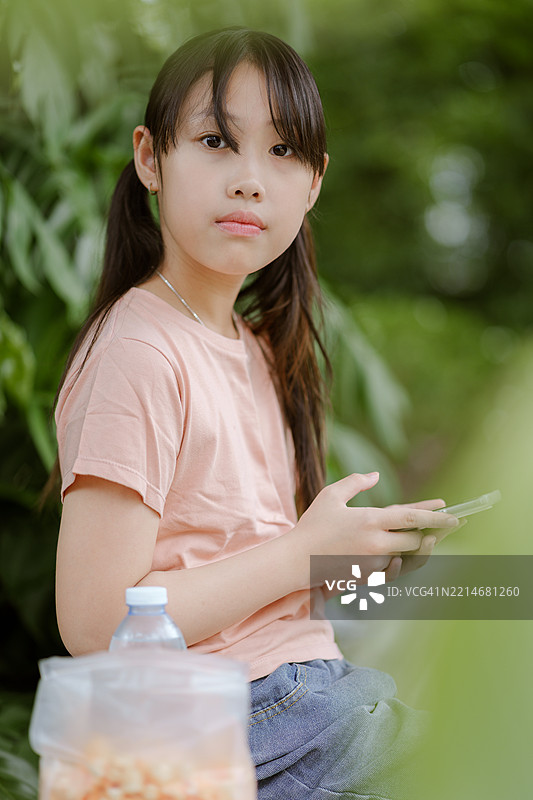 年轻泰国女孩的肖像。图片素材