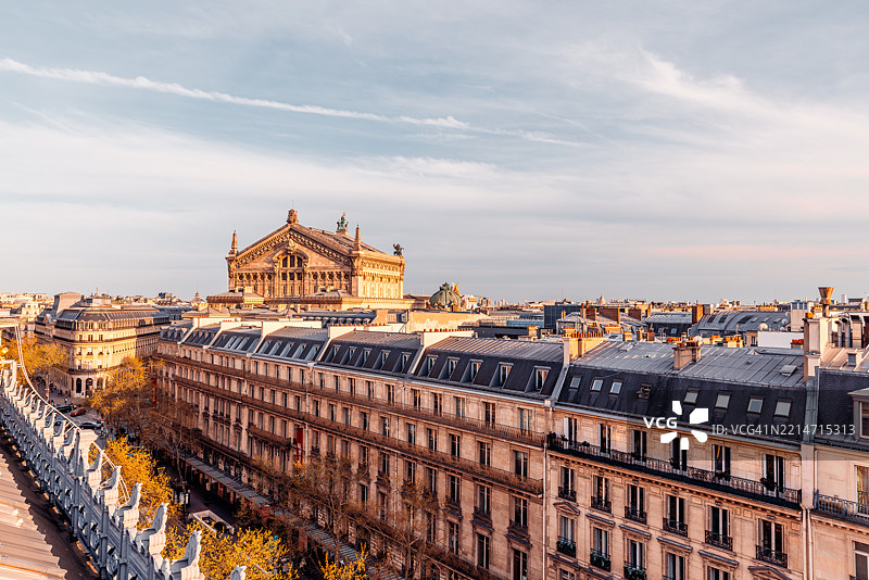 巴黎天际线与日落时的歌剧院，鸟瞰图，法国图片素材