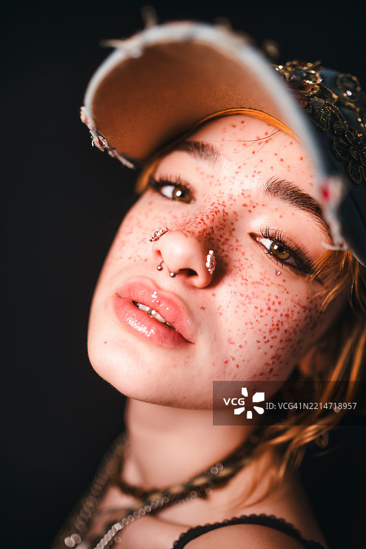 年轻女性。图片素材