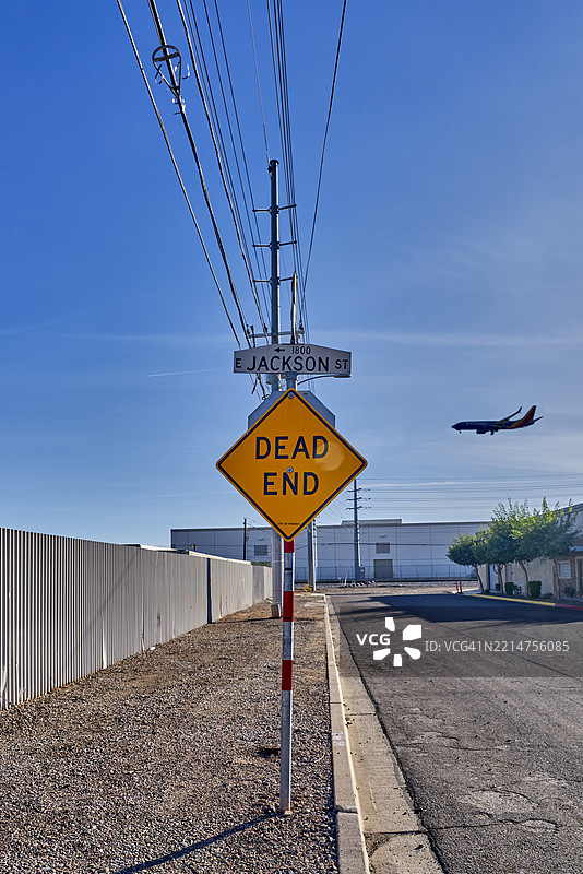 凤凰城亚利桑那州的死胡同街道标志。图片素材