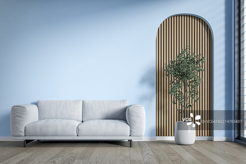 现代室内：一个客厅/候客室，前面有一张时尚的白色沙发，背景是部分浅蓝色墙壁，部分拱形的天然木条面板，大窗户和装饰。图片素材