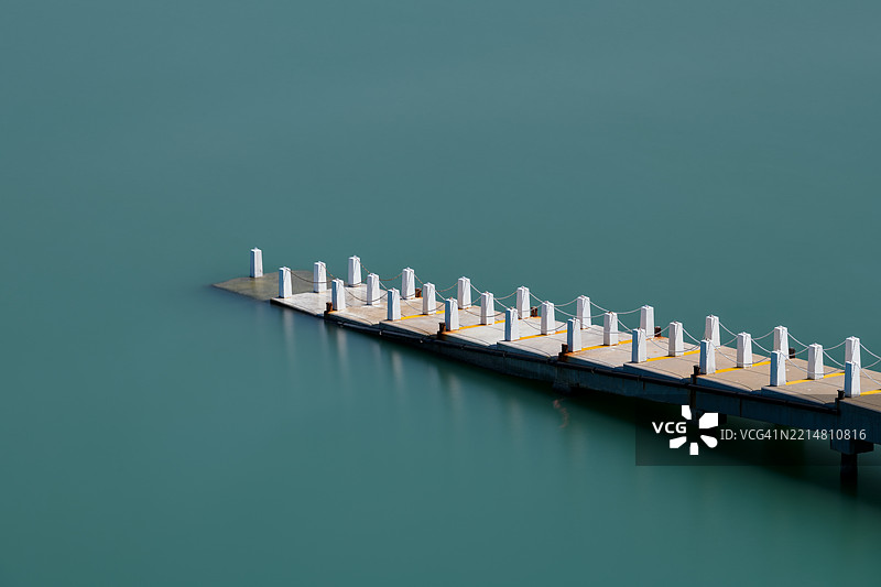 长时间曝光的码头图片素材