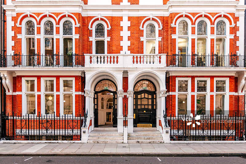 伦敦梅费尔地区的历史维多利亚风格房屋图片素材