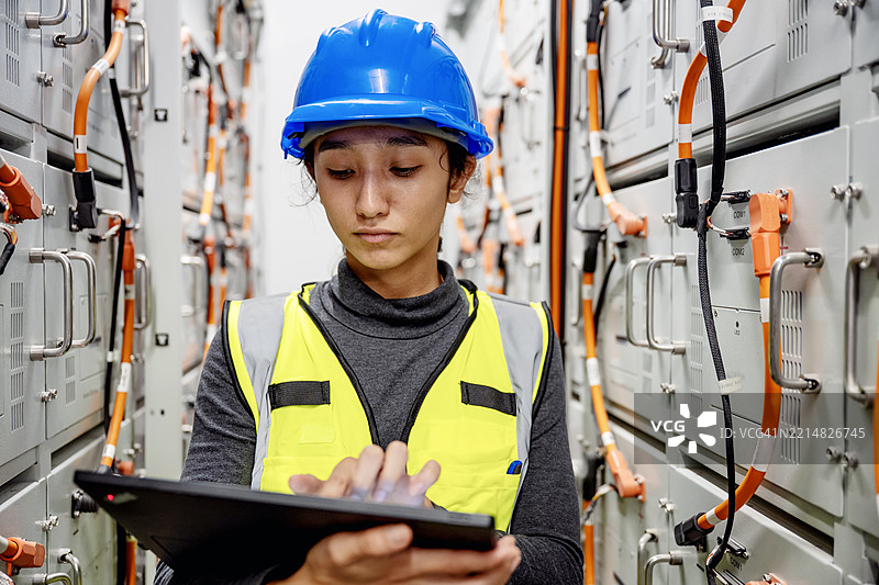 太阳能电池储能管理技术提高了商业建筑的太阳能利用率。图片素材