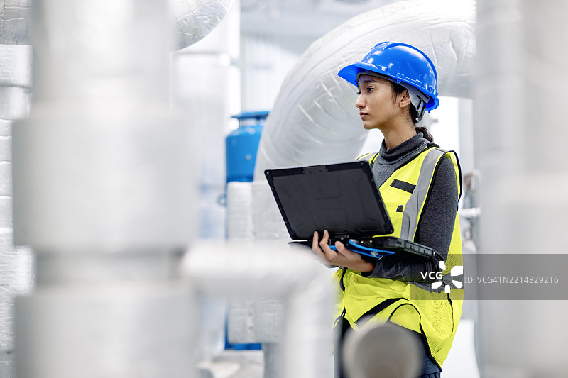 物联网监测传感器通过提供水冷却冷却器操作性能的全面信息，简化了故障检测。这使得能够识别问题的根本原因，并实现更快的问题解决。图片素材