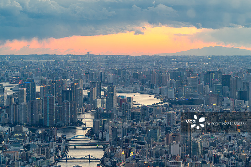 东京日落的高视角图片素材