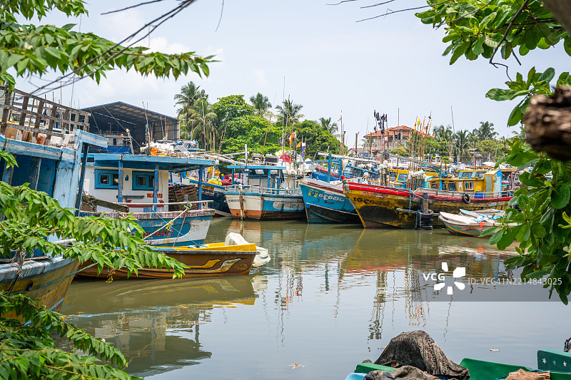 斯里兰卡的五彩斑斓的渔船图片素材