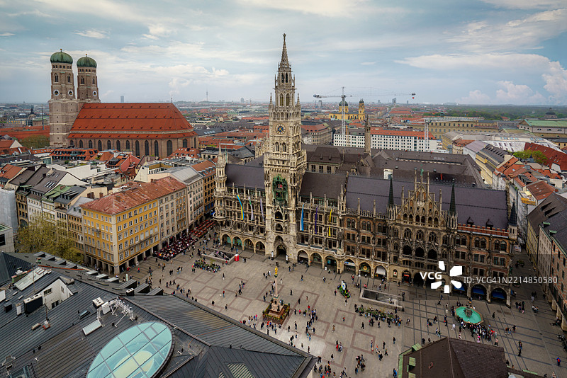 慕尼黑玛利亚广场和新市政厅的鸟瞰图图片素材