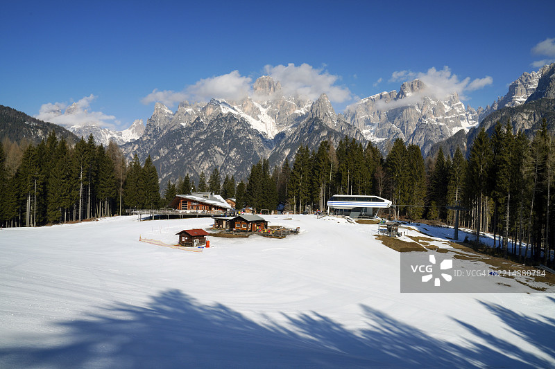冬季，滑雪，Malón-Monte Agudo缆车，AURONZO D'INVERNO，塞斯托多洛米蒂，杜洛米蒂，东阿尔卑斯，阿乌伦佐·迪·卡多雷，威尼托大区，贝卢诺省，意大利，欧洲图片素材