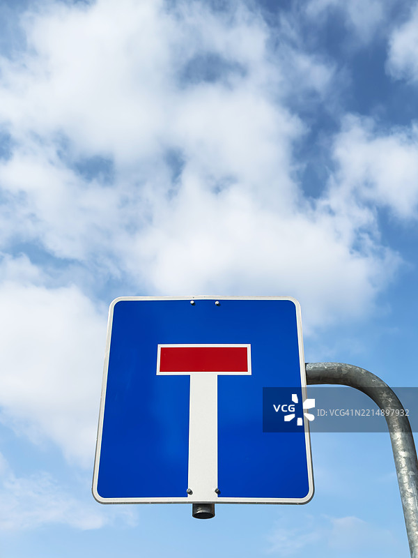 死胡同路标与蓝天图片素材