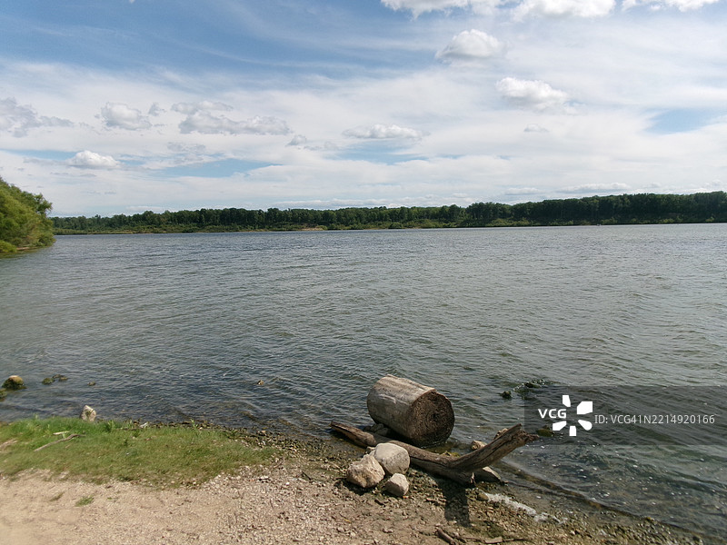 在美国印第安纳州亨廷顿县拍摄的湖边摄影，2024年8月图片素材