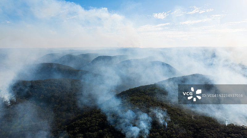 蓝山国家公园的丛林大火，新南威尔士州，澳大利亚图片素材