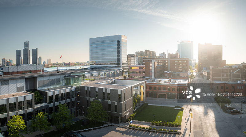 温莎，安大略省的天际线在黎明时分，背景是底特律。图片素材