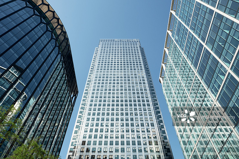 伦敦现代摩天大楼的低角度视图图片素材