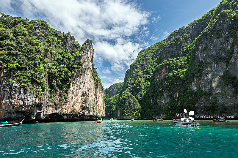 泰国克拉比皮皮岛的玛雅湾风景秀丽图片素材