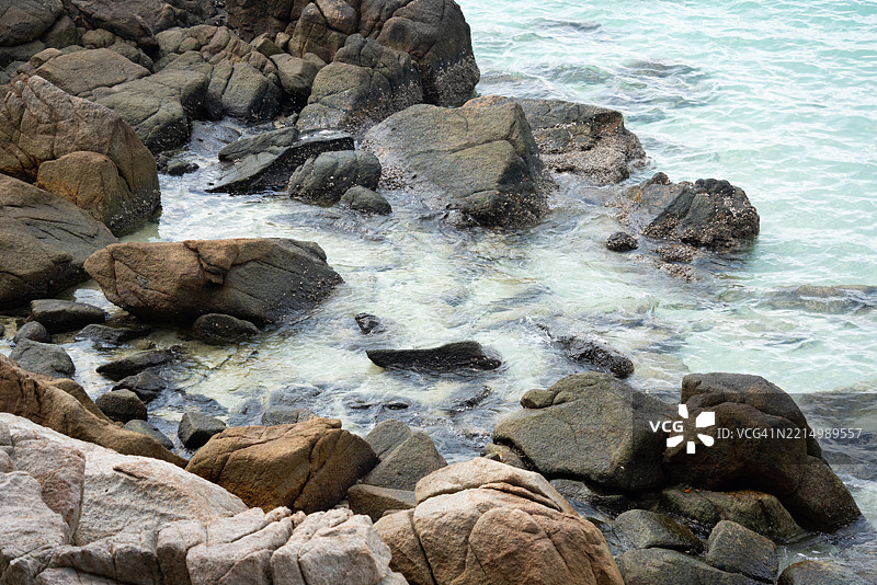 热带度假岛屿海岸的珊瑚礁图片素材