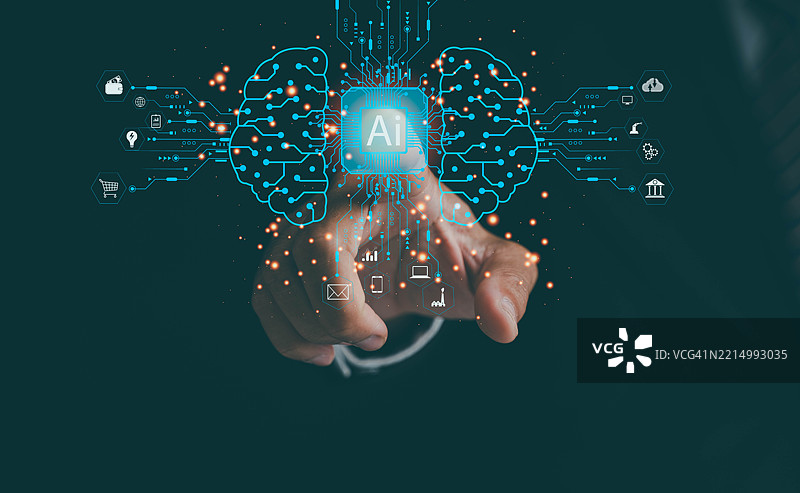 一个人正在指着一个写有“AI”的计算机芯片。图片素材