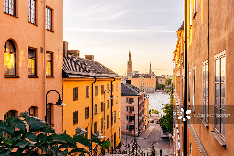 从南岛（Sodermalm）看到的斯德哥尔摩老城（Gamla Stan）在日落时分的景象，瑞典图片素材