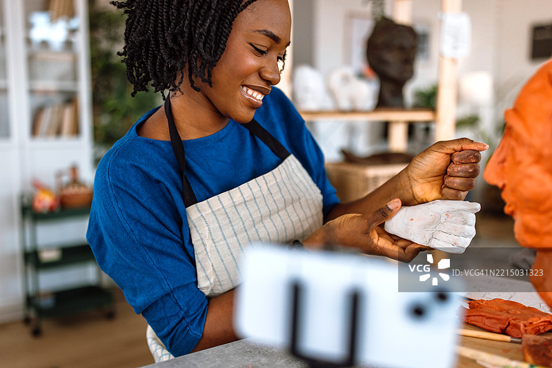 如何雕刻人手。图片素材