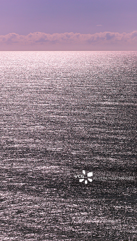 宁静的海面在粉色天空下，巴西图片素材