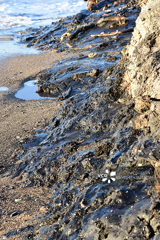 加州卡彭特里亚海滩的沥青坑图片素材