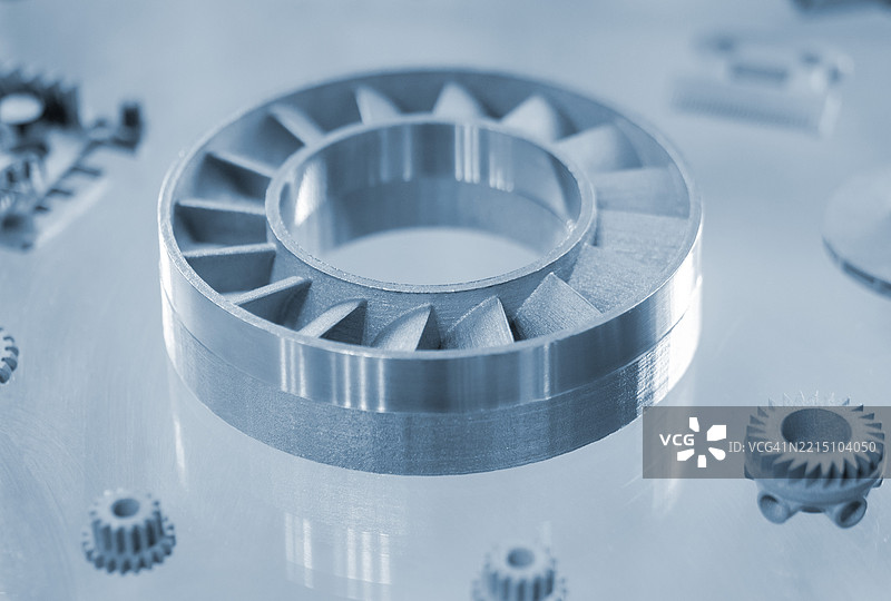 金属粉末3D打印的金属物体模型创建于图片素材