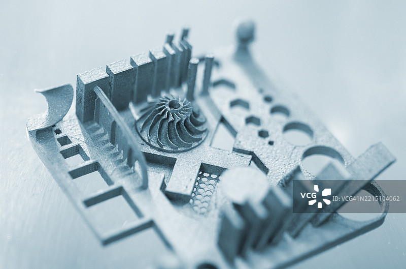 金属粉末3D打印的金属物体模型创建于图片素材