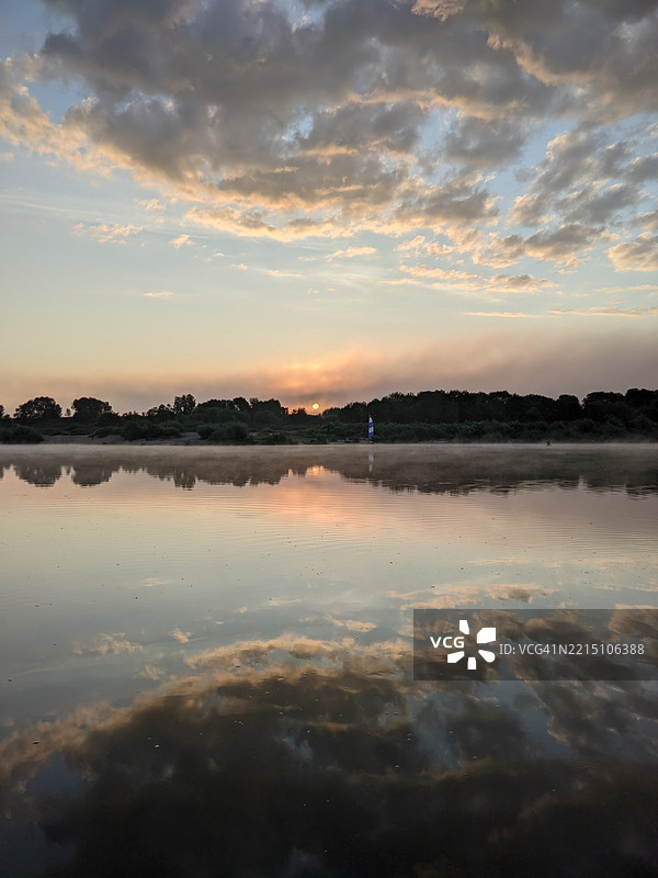 塔鲁萨附近的奥卡河晨曦图片素材