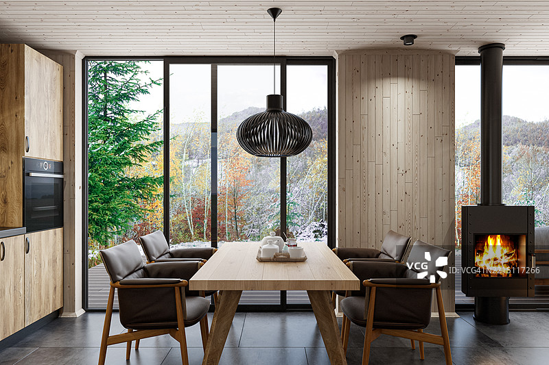 斯堪的纳维亚风格厨房室内，配有橡木橱柜和独立现代壁炉图片素材