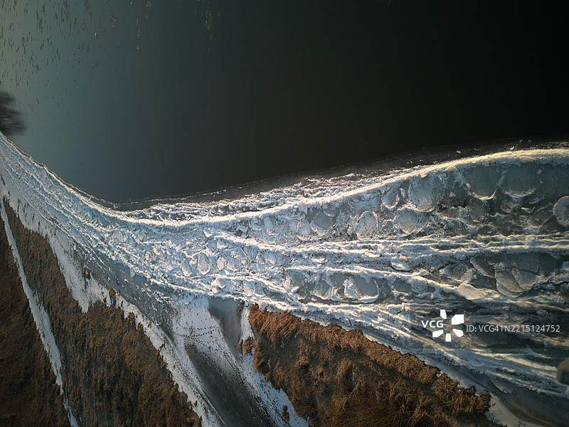 雪覆盖的土地的高角度视图图片素材