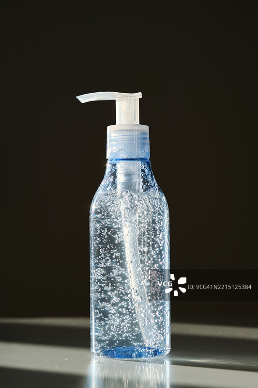 阳光下的微米胶管图片素材