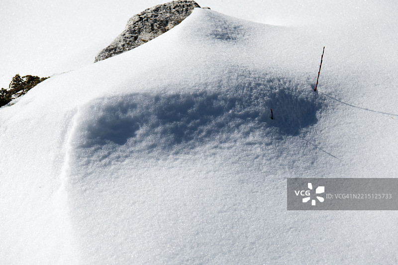 雪覆盖的风景如画的土地图片素材