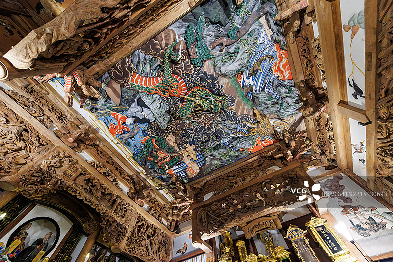 由禅宗大师道元雕刻的天花板雕塑，描绘了一只被驯服的凶猛老虎。图片素材