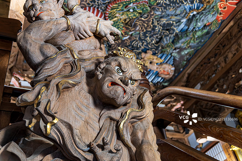 由禅师道元雕刻的天花板雕塑，描绘了一只被制服的凶猛老虎。图片素材
