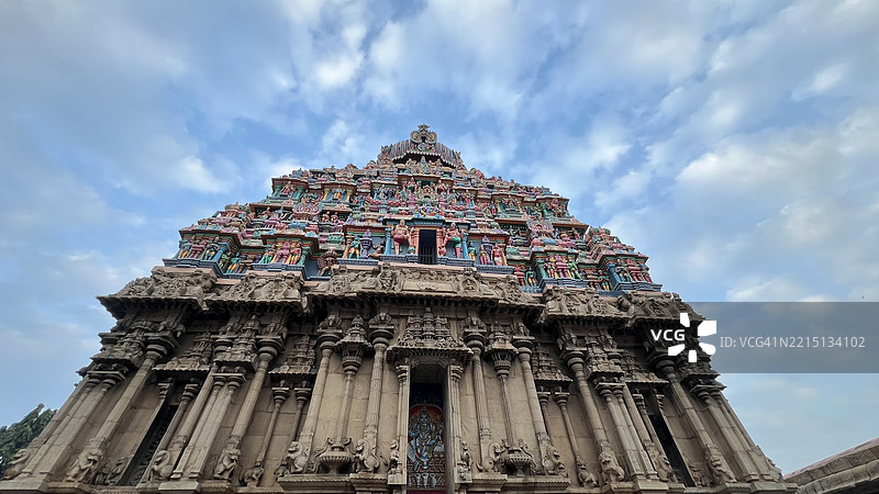 从低角度看历史建筑与天空，马杜赖，泰米尔纳德邦，印度图片素材