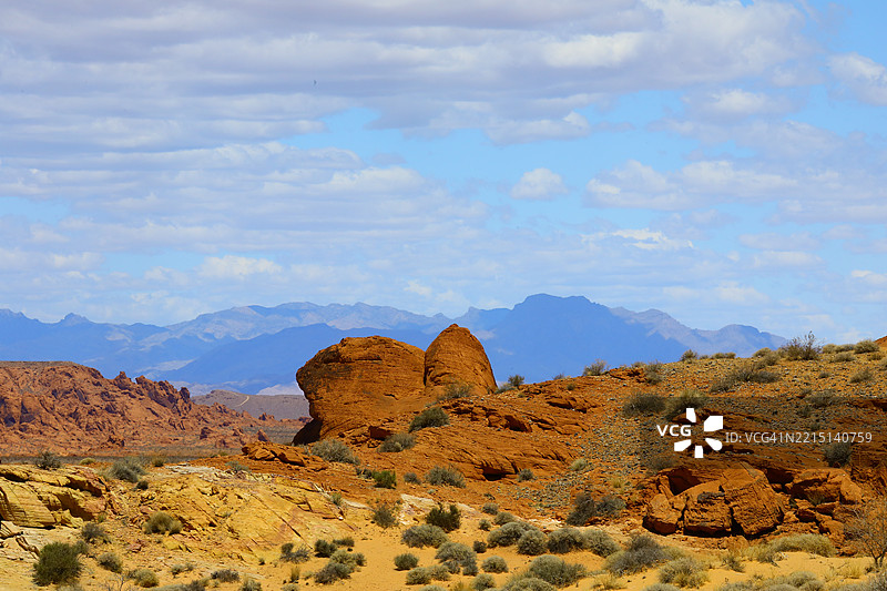 火谷州立公园与远处的山脉图片素材