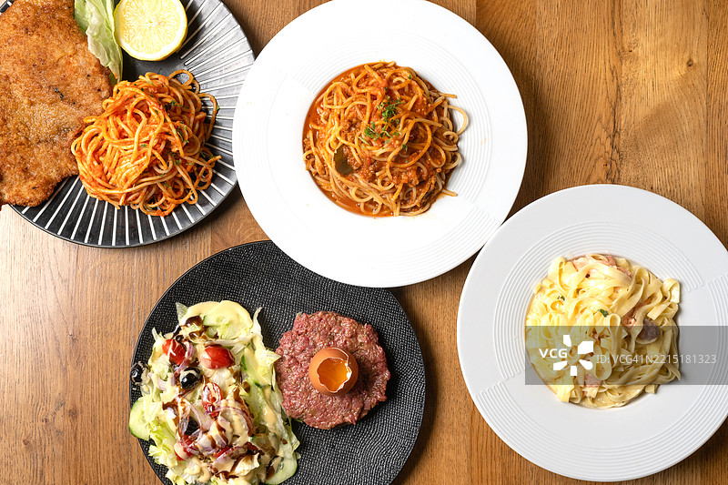 意大利菜肴的多样组合图片素材