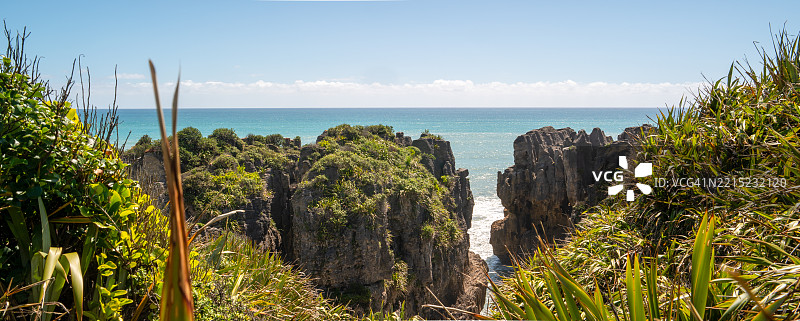 南岛普纳凯基悬崖的裂缝。图片素材