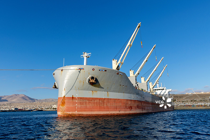 秘鲁伊洛港的货船图片素材