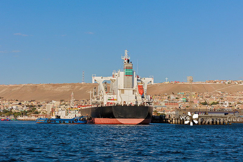 秘鲁伊洛港的货船图片素材